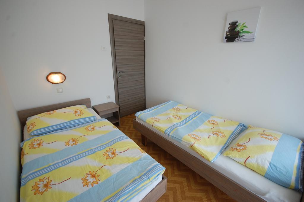 Apartments Jakobi Njivice Bagian luar foto